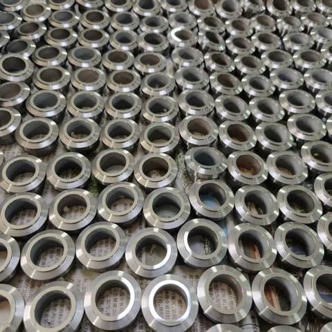 Anelli di tenuta metallici disposti in lotti